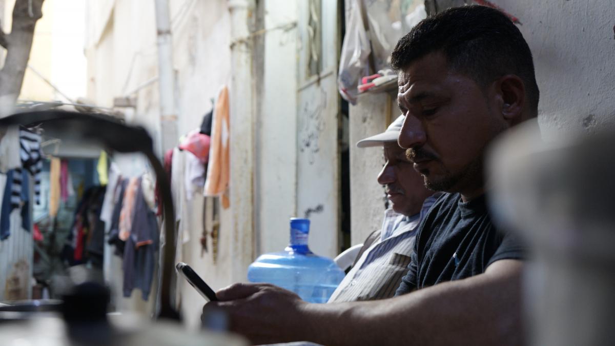 يعمل زهير أيضا في قطاع البناء منذ 15 عاما 