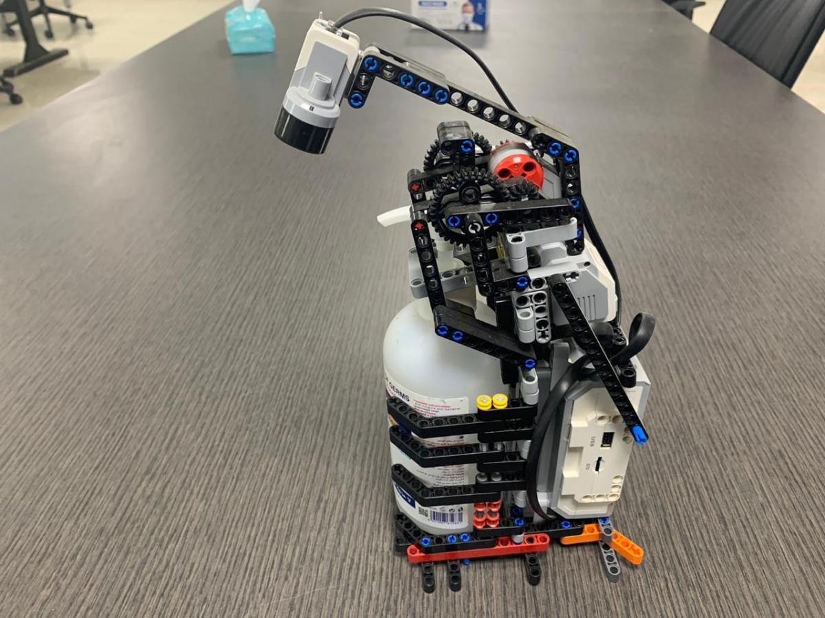 كيف ساهم لاجئون في مخيم الزعتري بمكافحة فيروس كورونا؟