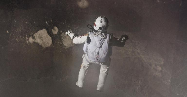 فيليكس يقفز من حدود الغلاف الجوي - صور فيليكس يقفز من حدود الغلاف الجوي - صور