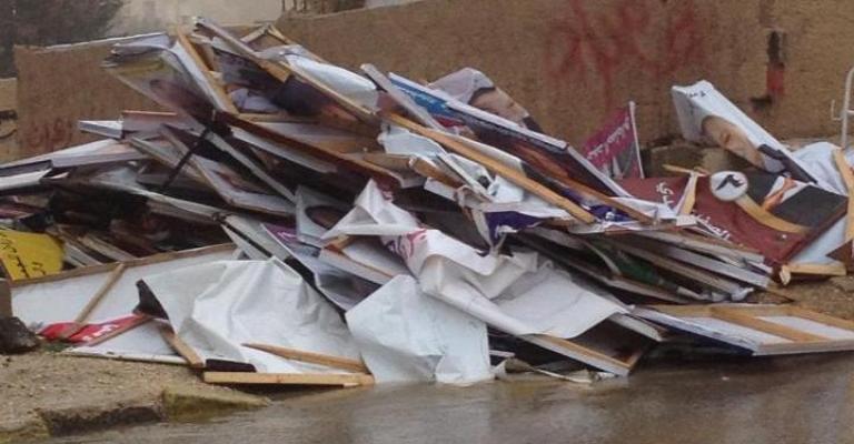 امانة عمان تزيل الدعاية الانتخابية المتطايرة نتيجة الريح امانة عمان تزيل الدعاية الانتخابية المتطايرة نتيجة الريح