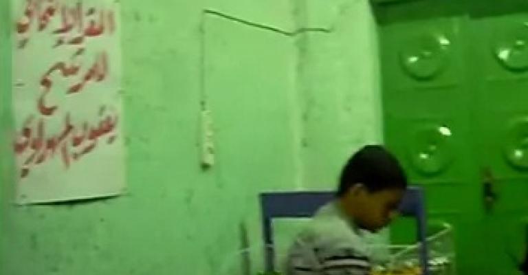 فيديو : بقالة مقر انتخابي ومرشح يخفي ترشحه عن مديره 