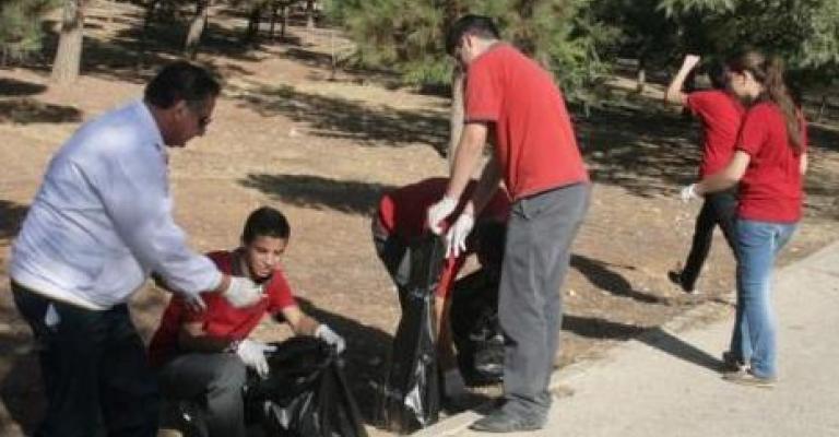 يوم تطوعي لكلية تراسنطة في حديقة اليوبيل يوم تطوعي لكلية تراسنطة في حديقة اليوبيل