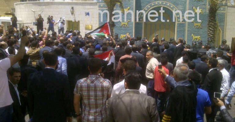 فض اعتصام السفارة العراقية بالقوة - فيديو وصور فض اعتصام السفارة العراقية بالقوة - فيديو وصور