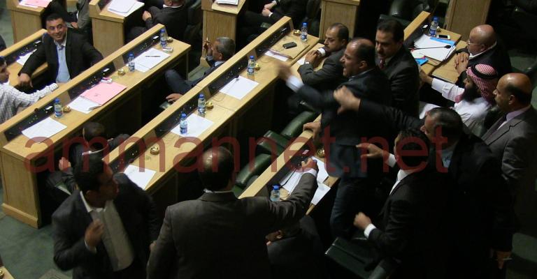 النائب العدوان يوجه شتائم نابية للنائب الشريف- فيديو النائب العدوان يوجه شتائم نابية للنائب الشريف- فيديو