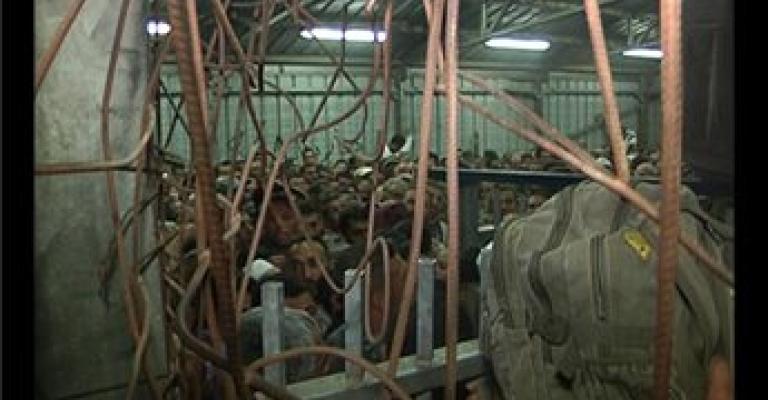 العمال الفلسطينيون.. رحلة شقاء واذلال على معبر ترقوميا العمال الفلسطينيون.. رحلة شقاء واذلال على معبر ترقوميا