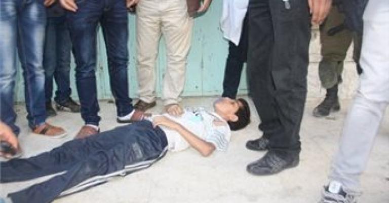 مستوطنون يعتدون على طفل في الخليل