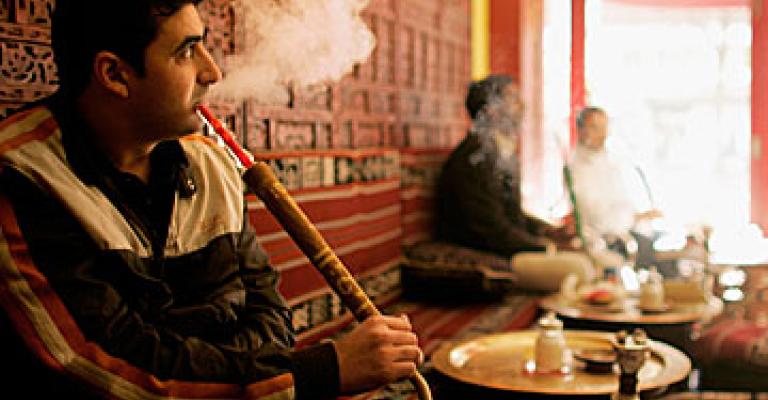 الحكومة توافق على ترخيص الأراجيل في المقاهي بشروط- صوت