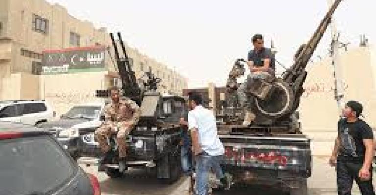 ليبيا: مسلحون يقتحمون مبنى البرلمان