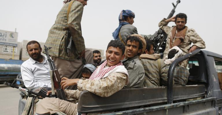 حشود عسكرية موالية لهادي تزحف نحو عدن