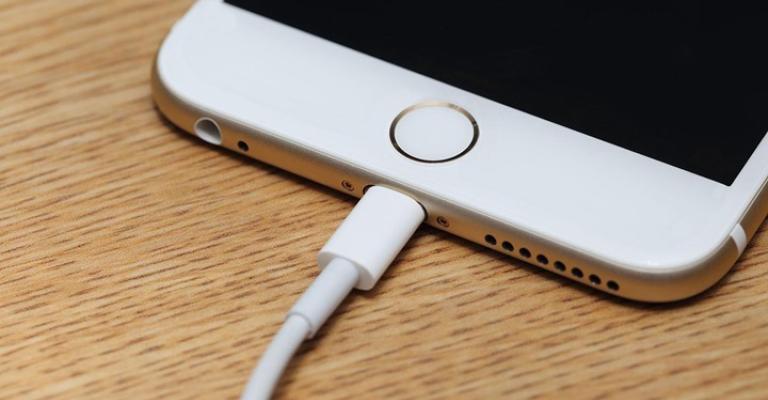 تعرف على مواصفات بطاريات أحدث الهواتف الذكية