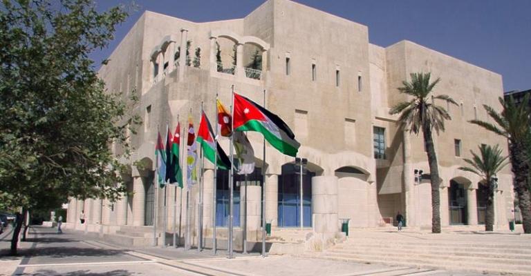 الأمانة تقرر تكليف مالكي قطع الاراضي الخالية ببناء أسوار