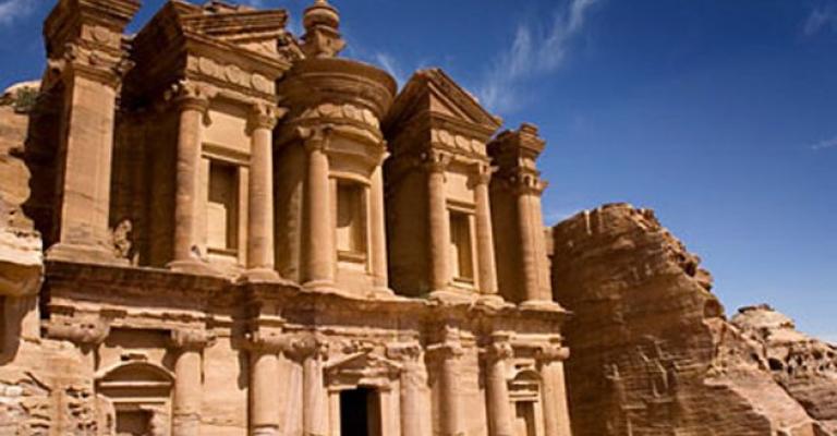 اتفاقية توأمة بين البترا وسور الصين العظيم