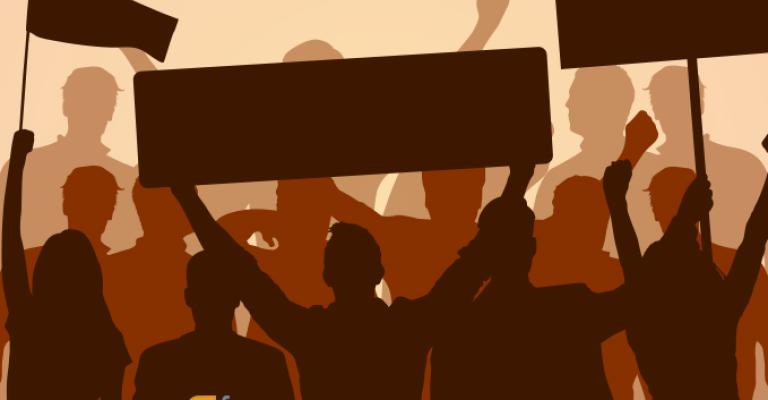 اهتمام إعلامي ضعيف في "اعتصام الرابع" وتداول صور قديمة عبر المنصات اهتمام إعلامي ضعيف في "اعتصام الرابع" وتداول صور قديمة عبر المنصات