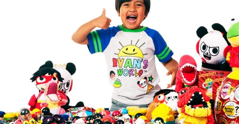 طفل يكسب 22 مليون دولار من "يوتيوب".. تفاصيل طفل يكسب 22 مليون دولار من "يوتيوب".. تفاصيل