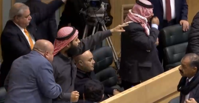 استمع..ماذا قال نواب حول المشاجرة التي وقعت تحت القبة؟ استمع..ماذا قال نواب حول المشاجرة التي وقعت تحت القبة؟