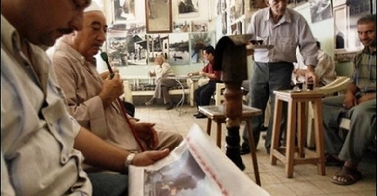 بائع "جرايد".. عشرة صنايع والبخت ضايع!(فيديو)