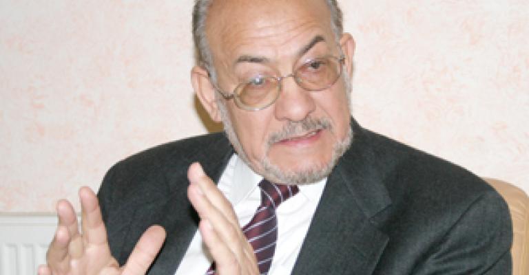 الذنيبات يدعو لرفع يد الحكومة عن المركز الإسلامي