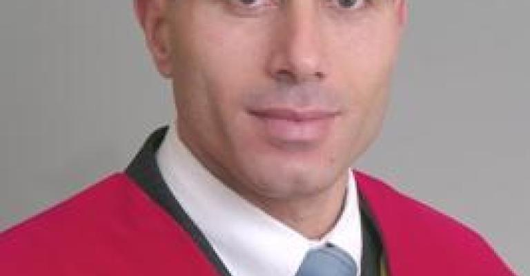 د.مصطفى القيسي أستاذ مشارك...مبروك