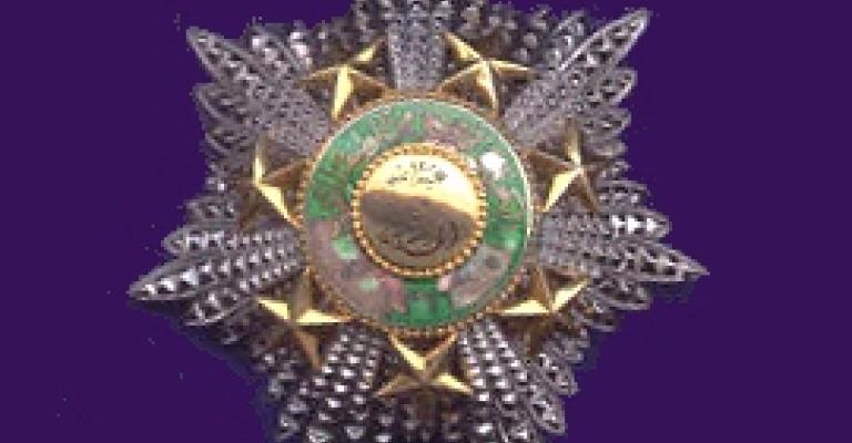 أوسمة لموظفين في الخارجية