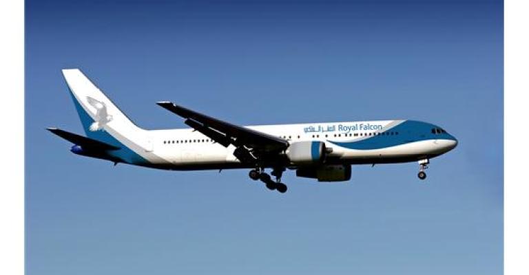 طائرة بوينغ اردنية تهبط اضطرارياً في وارسو 