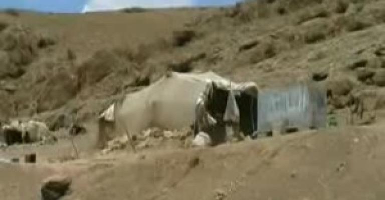 عائلة خلف..لا تملك سوى الخيمة التي تؤويها (فيديو عائلة خلف..لا تملك سوى الخيمة التي تؤويها (فيديو