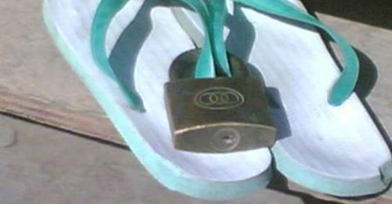 من "الشباشب" ما قتل!