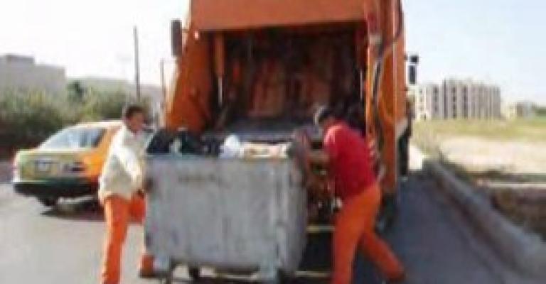 حاويات القمامة في العاصمة في وضع يرثى..فيديو حاويات القمامة في العاصمة في وضع يرثى..فيديو