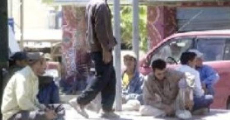 عمال مهن بين ضغط الأمانة ومزاحمة الوافدين