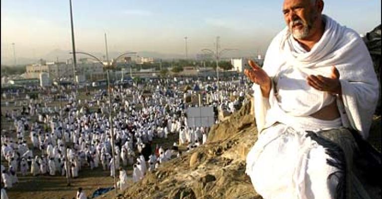 تحويل سماسرة حج وعمرة إلى الحكام الإداريين (فيديو)