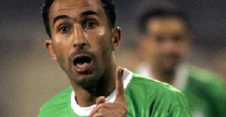 الوحدات يستوضح أسباب استبعاد رأفت علي