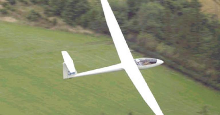 سقوط طائرة شراعية اردنية