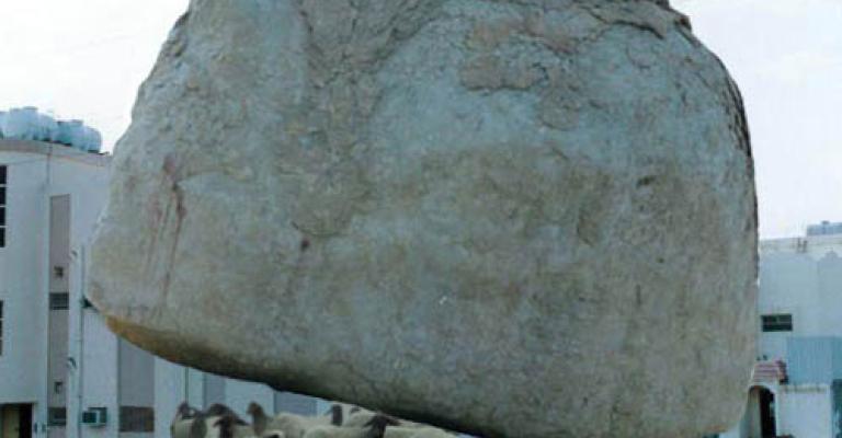 إخلاء 5 منازل تهددها صخرة ايلة للسقوط