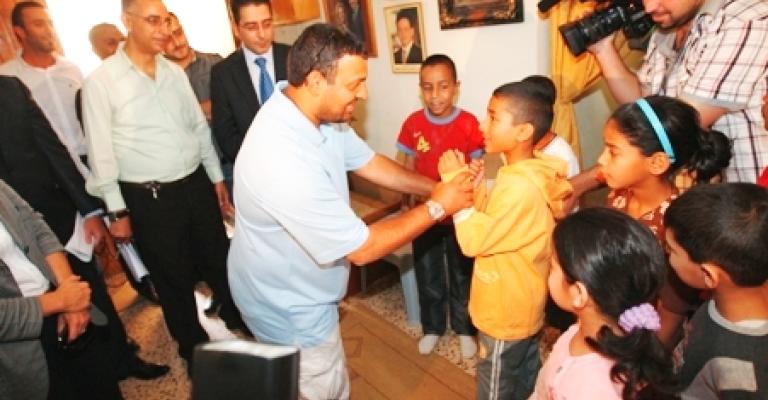 بطل الملاكمة العالمي نسيم حميد يختتم زيارته الأولى إلى الأردن 