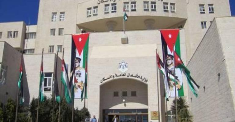 مشادة كلامية بين وزير الأشغال ومقاولين