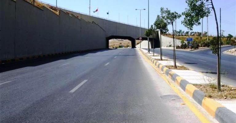  الحكومة تدرس فرض رسوم استخدام لبعض الطرق 