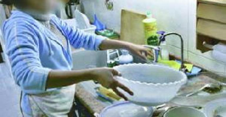 وزارة العمل تستقبل الشكاوى بسبع لغات..فيديو وزارة العمل تستقبل الشكاوى بسبع لغات..فيديو