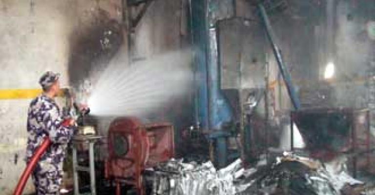 السيطرة على حريق بمصنع في مدينة الحسن الصناعية 