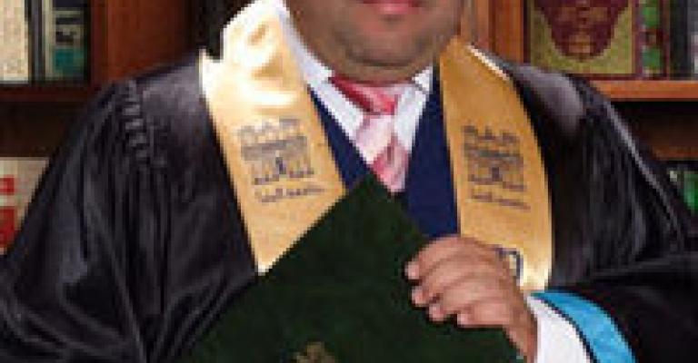 أبو زايدة يحصل على بكالوريس صحافة