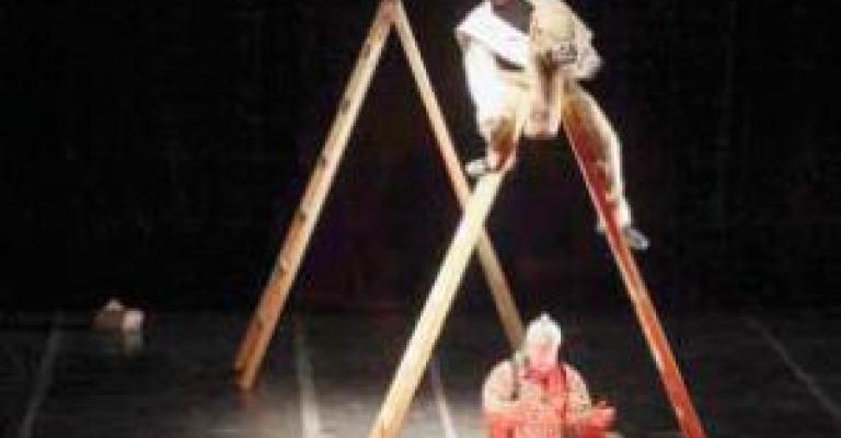 "رحلة حنظلة" لونوس في المركز القافي