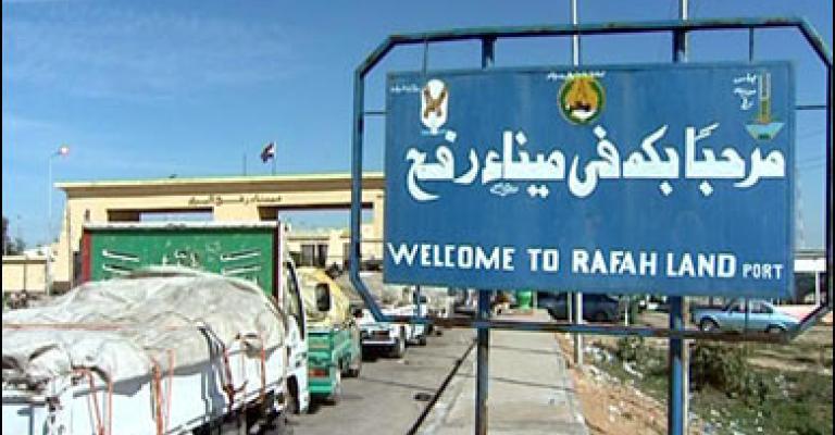 على معبر رفح غابت السفارة الأردنية وحضرت سفارات وفود أخرى