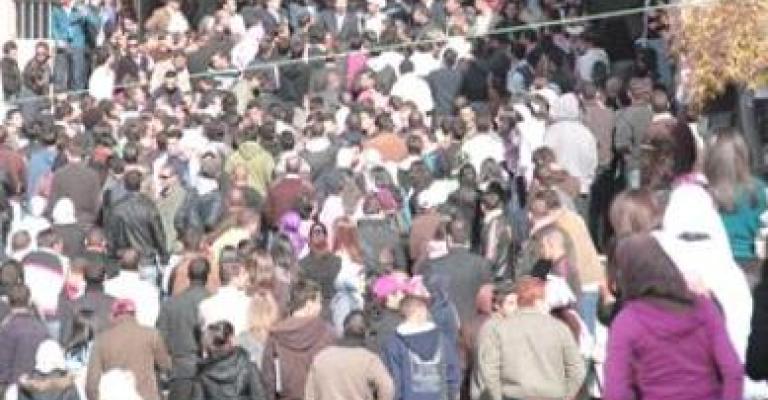 الشباب والانتخاب: تشجيع للمشاركة ومنع من العمل السياسي الشباب والانتخاب: تشجيع للمشاركة ومنع من العمل السياسي