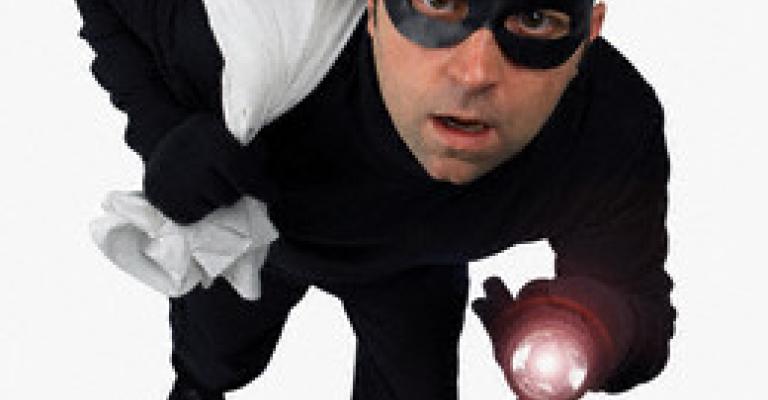 القبض على سارق جمعية خيرية القبض على سارق جمعية خيرية