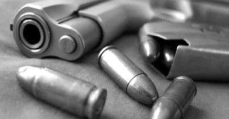 إطلاق نار على متهم بالقتل إثر خروجه من المحكمة