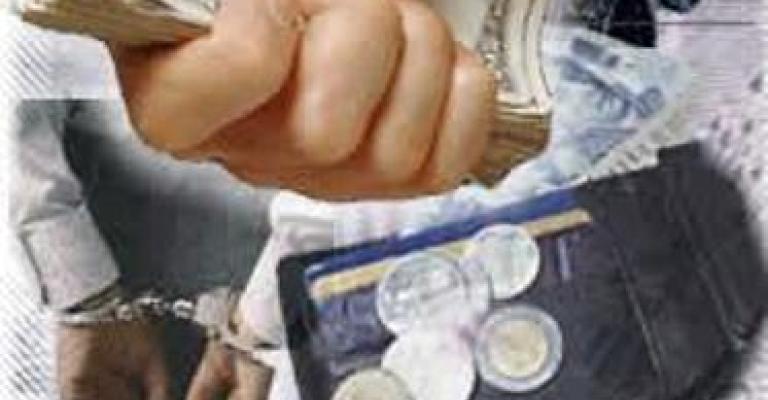 القبض على مطلوب بـ45 قضية سرقة واحتيال