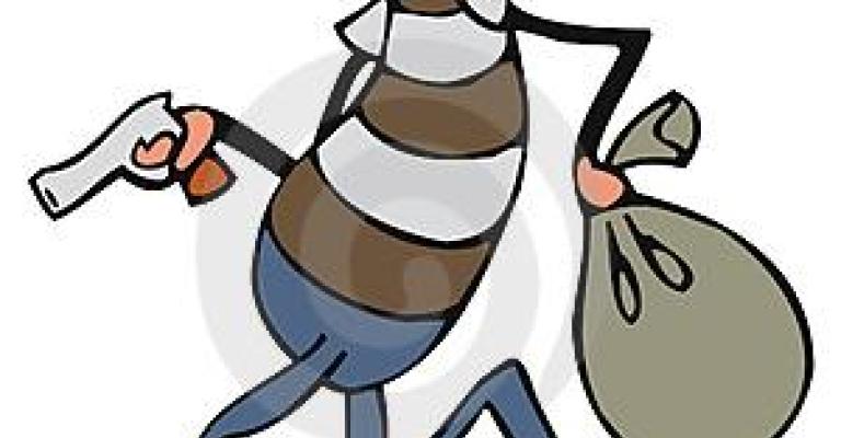 سرقا 120 الف دولار بعد حادث وهمي