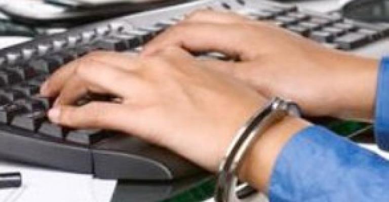 العايد: قانون الجرائم الالكترونية لن يحد من الحريات