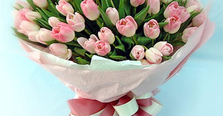 حشد يحتفل بالذكرى 21 لتأسيسه