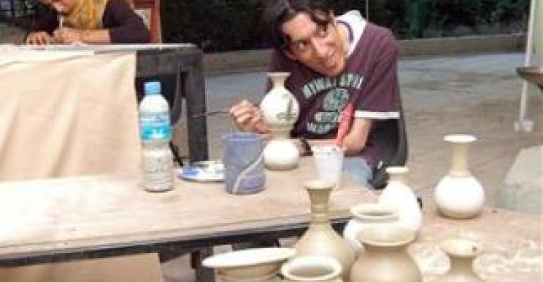 سائد يتحدى الإعاقة بريشته