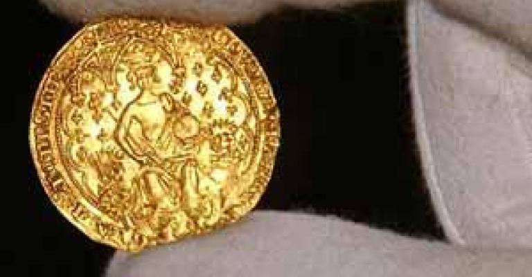 القبض على محتال باع قطع أثرية وذهبية مزورة