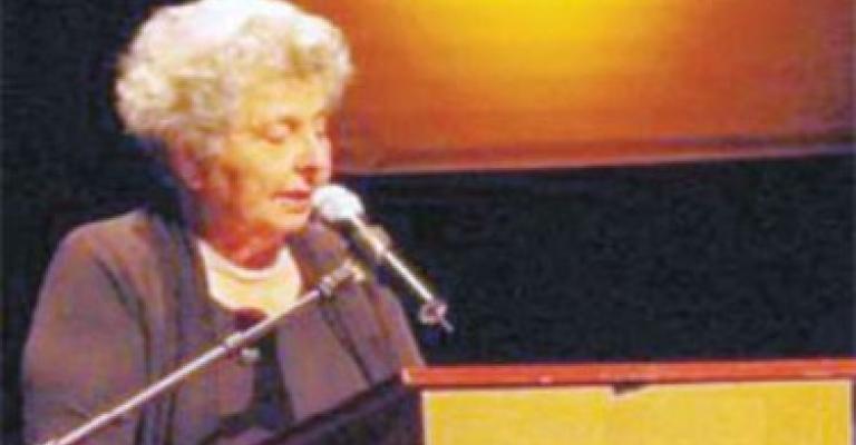 احتفاء بالفنانة ترزي في الرواد